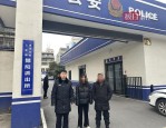 湖北老河口市酂阳派出所民警深夜助寻离家少女，家人感激涕零