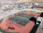 西藏定日地震后一年，央金和同学们重返宽敞明亮校园啦