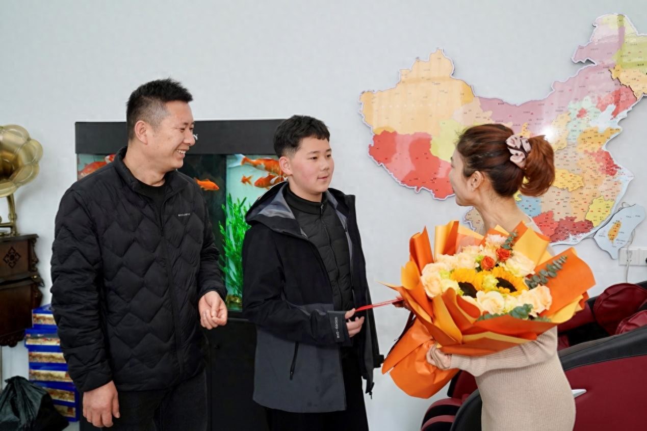 _你的样子｜“阿姨，谢谢您！”一次买鱼，一场双向奔赴_你的样子｜“阿姨，谢谢您！”一次买鱼，一场双向奔赴