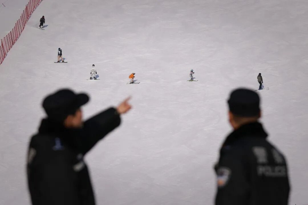 _安徽警官职业学院警体队_有舵雪橇视频冬奥
