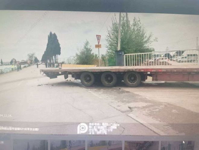 _货车撞小车起火_货车撞轿车事故