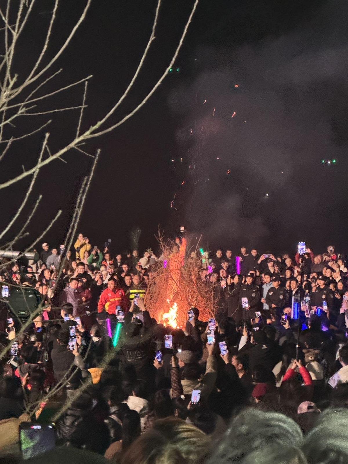 _对话“摇人按猪”走红的女孩呆呆：我捅了个很大的娄子，被大家喜欢感到受宠若惊_对话“摇人按猪”走红的女孩呆呆：我捅了个很大的娄子，被大家喜欢感到受宠若惊