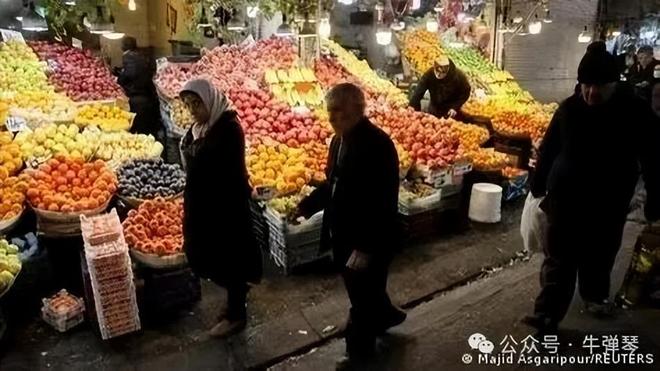 _伊朗民众为遇害美国男子哀悼_伊朗首现死亡病例