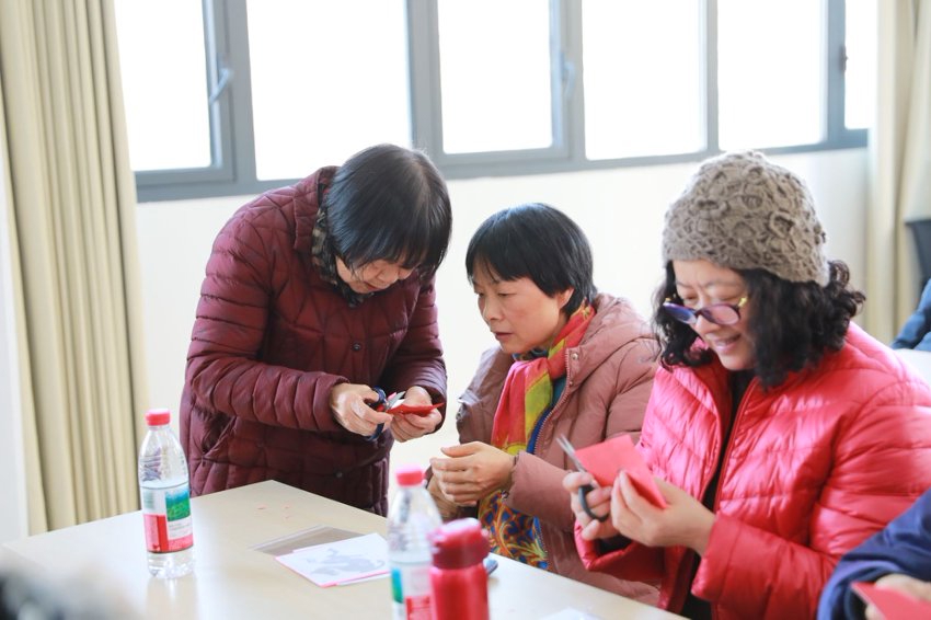 一年3万小时接力，守护1300名高龄长者……颛桥活跃着一批“小老人”志愿者_一年3万小时接力，守护1300名高龄长者……颛桥活跃着一批“小老人”志愿者_