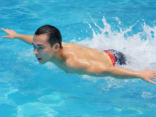 自由泳怎么学才能学会,自由泳怎么自学